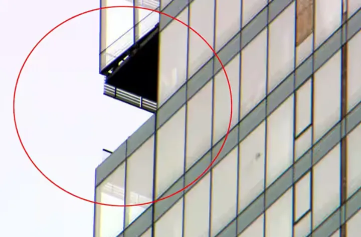 سقوط پنجره‌های طبقه ۵۵ یک آسمان‌خراش در مونترال